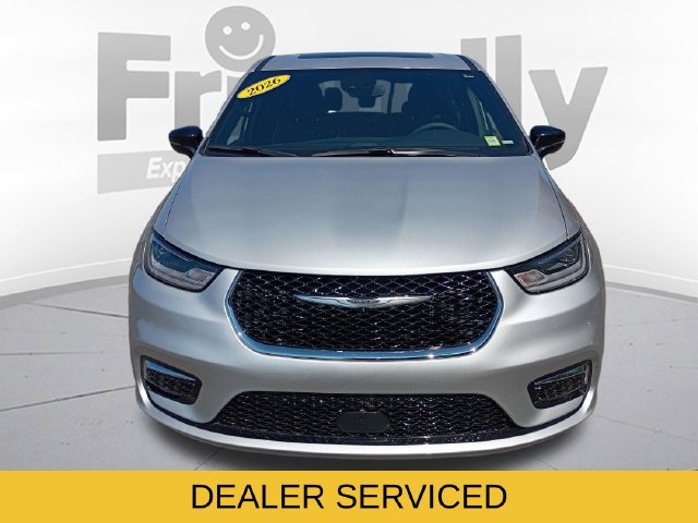 Used 2026 Chrysler Pacifica Limited FWD image 2