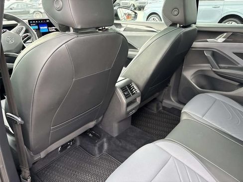Used 2025 Volkswagen Tiguan SE R-Line FWD image 17