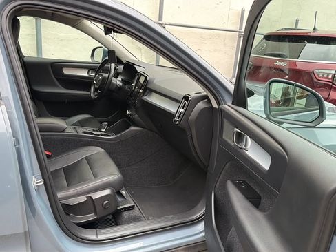 Used 2021 Volvo XC40 T4 Momentum FWD image 25
