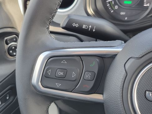 Used 2025 Jeep Wrangler Unlimited Sahara AWD/4WD image 12
