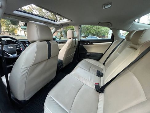 Used 2019 Honda Civic Touring image 15