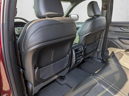 New 2025 Jeep Grand Cherokee Altitude image 25