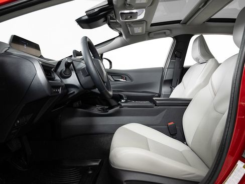 Used 2025 Toyota Prius XLE image 15