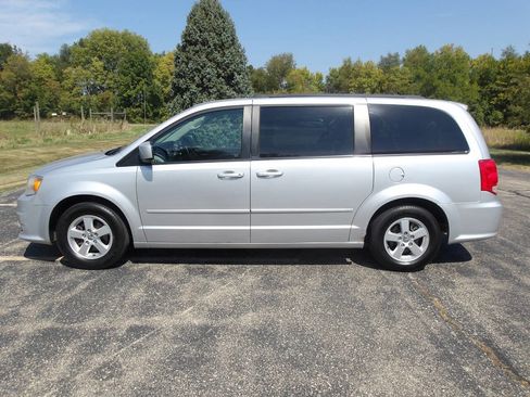 Used 2012 Dodge Grand Caravan SXT w/ Entertainment Group 1 image 2
