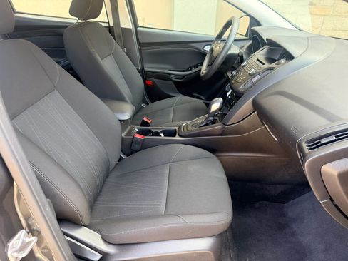 Used 2017 Ford Focus SE image 18