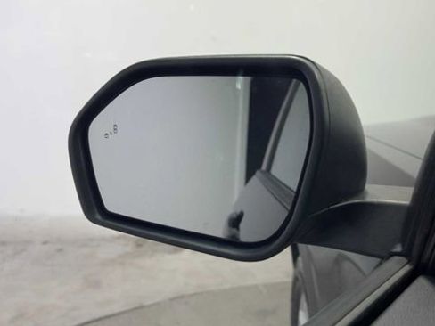 Used 2022 Ford Explorer XLT w/ Equipment Group 202A RWD image 11