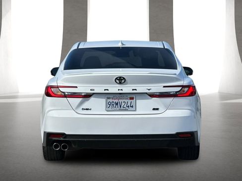 Used 2025 Toyota Camry SE image 5