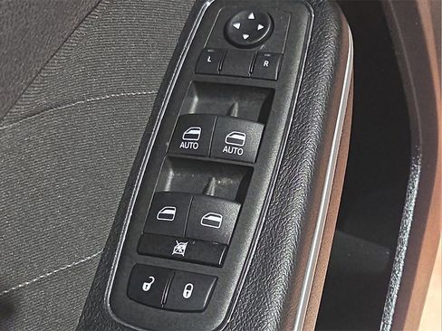 Used 2023 Dodge Charger SXT image 17