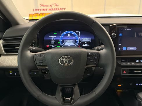 Used 2025 Toyota Camry XLE FWD image 18