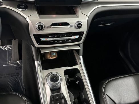 Used 2022 Ford Explorer XLT w/ Equipment Group 202A image 20