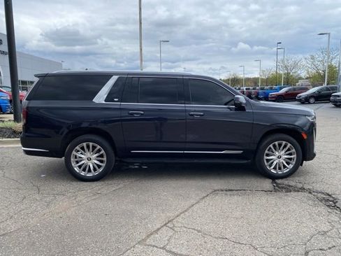 Used 2022 Cadillac Escalade ESV Premium Luxury AWD/4WD image 2