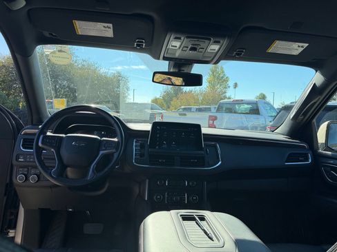 Used 2022 Chevrolet Suburban RST w/ Luxury Package AWD/4WD image 11