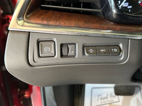 Used 2024 Cadillac XT5 Premium Luxury w/ Technology Package AWD/4WD image 17