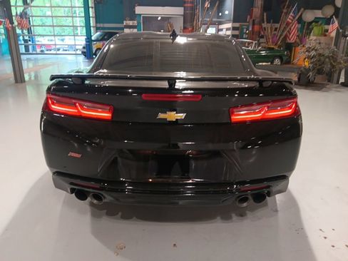 Used 2016 Chevrolet Camaro SS RWD image 7