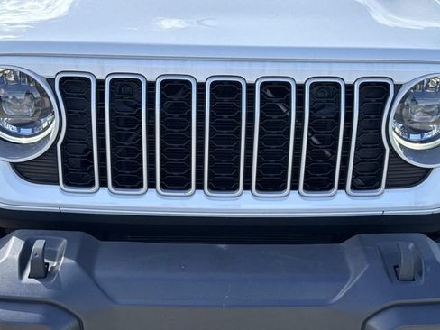 Used 2024 Jeep Wrangler Unlimited Sahara AWD/4WD image 3