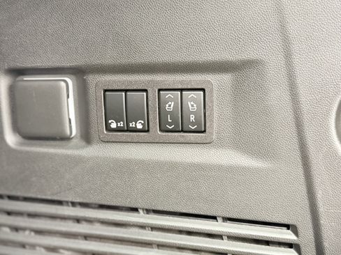 Used 2023 Chevrolet Tahoe High Country image 12