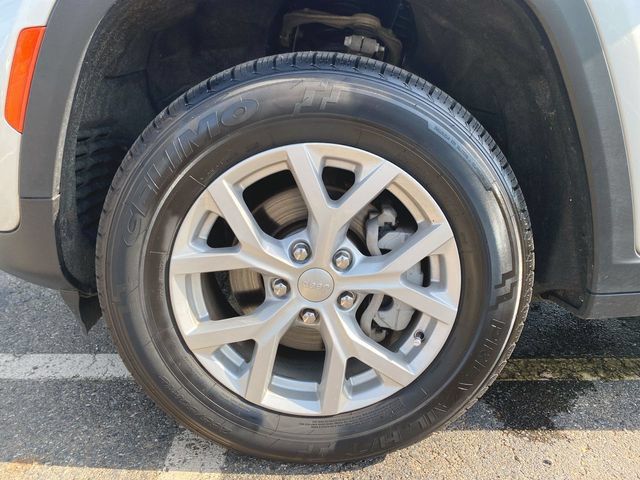 Used 2023 Jeep Grand Cherokee Limited AWD/4WD image 32