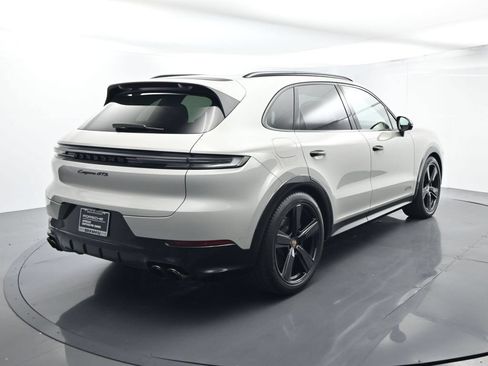 Certified 2026 Porsche Cayenne GTS AWD/4WD image 14