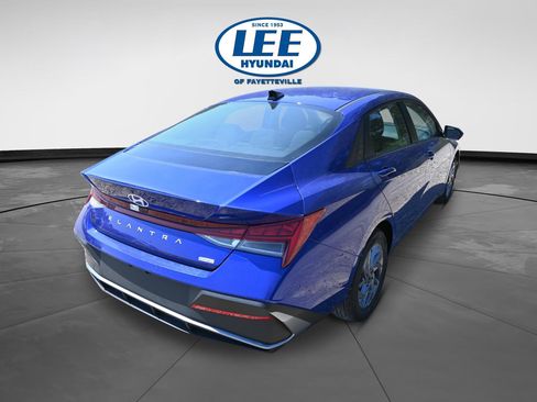 New 2025 Hyundai Elantra Blue image 3