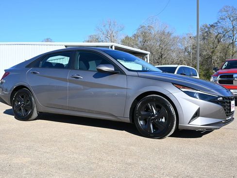 Used 2023 Hyundai Elantra SEL image 5