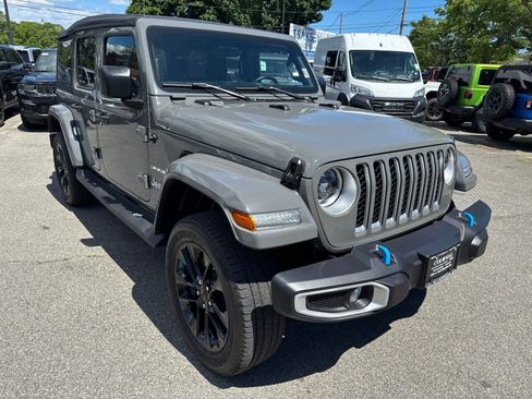 Used 2023 Jeep Wrangler Unlimited Sahara w/ Cold Weather Group AWD/4WD image 8