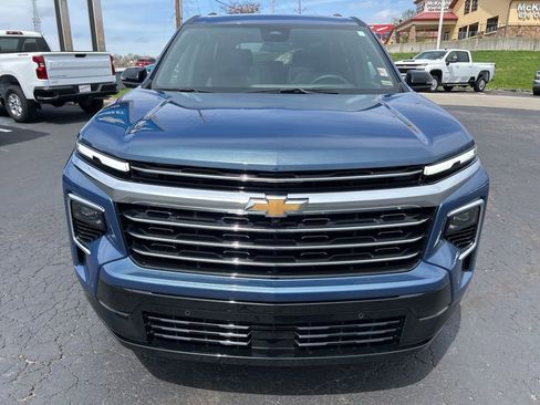 Used 2025 Chevrolet Traverse High Country FWD image 2