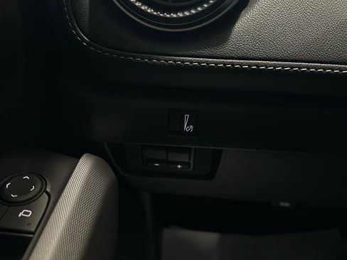 New 2024 Chevrolet Colorado LT w/ LT Convenience Package III image 24