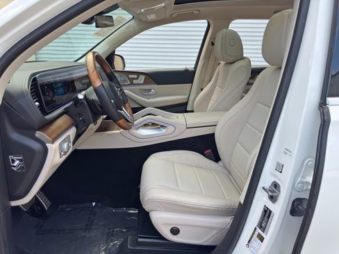 Used 2023 Mercedes-Benz GLS 450 4MATIC image 17