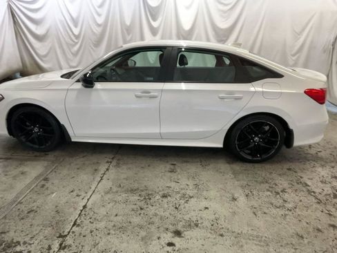 Used 2023 Honda Civic Sport image 11