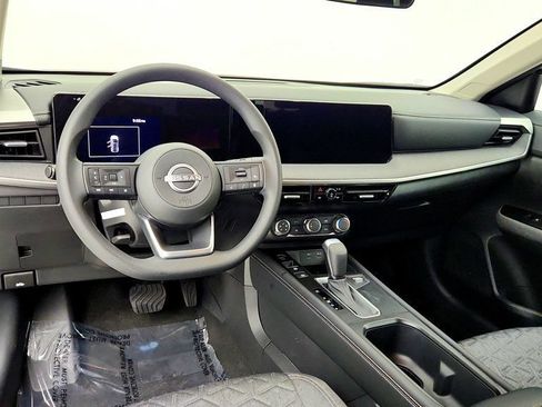 Used 2025 Nissan Kicks SV AWD/4WD image 12
