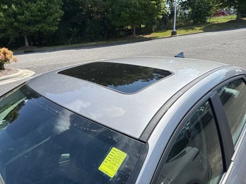 Used 2024 Hyundai Elantra Limited image 8