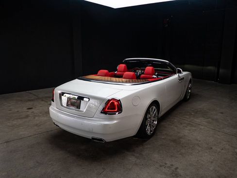 Used 2016 Rolls-Royce Dawn RWD image 20
