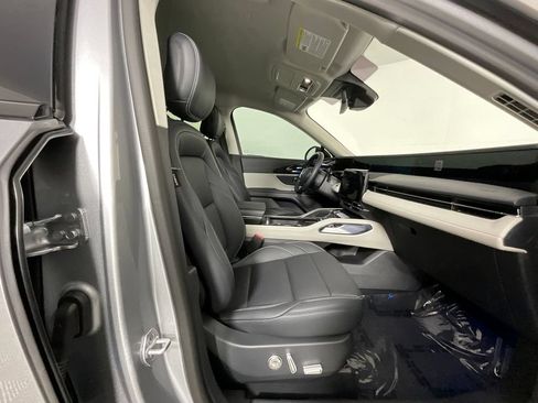 Used 2025 Lincoln Nautilus Premier AWD/4WD image 20