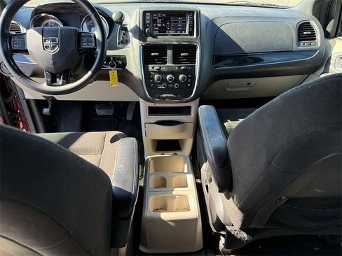 Used 2017 Dodge Grand Caravan SE image 23