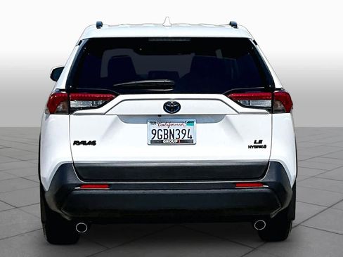 Used 2023 Toyota RAV4 LE AWD/4WD image 4