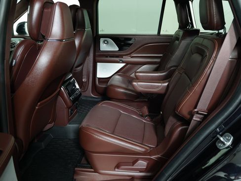 Used 2023 Lincoln Aviator Black Label w/ Jet Package image 17