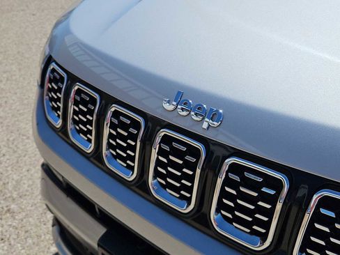 Used 2025 Jeep Compass Limited AWD/4WD image 13