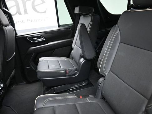 Used 2023 GMC Yukon SLT w/ SLT Luxury Package AWD/4WD image 29