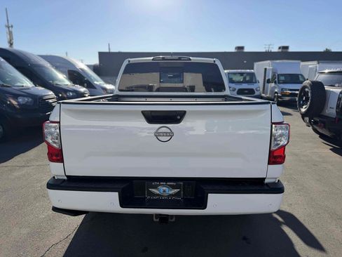Used 2023 Nissan Titan SV w/ SV Convenience Package AWD/4WD image 4