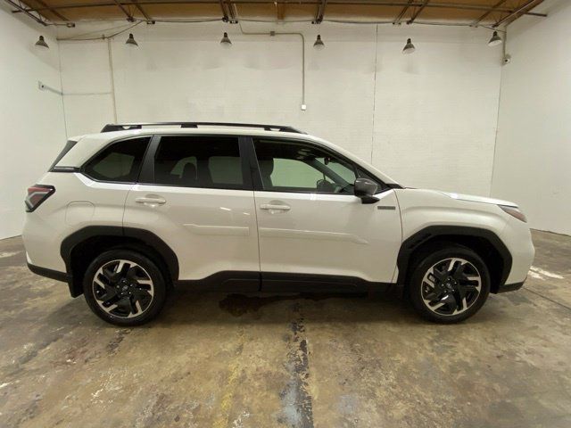 Used 2025 Subaru Forester Premium AWD/4WD image 6