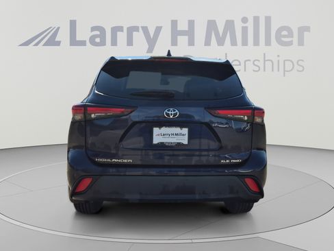 Certified 2025 Toyota Highlander XLE AWD/4WD image 4
