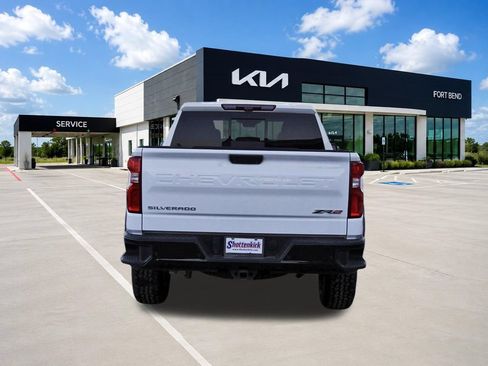 Used 2023 Chevrolet Silverado 1500 ZR2 w/ Technology Package AWD/4WD image 6