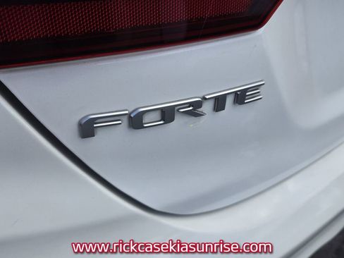 Used 2022 Kia Forte GT-Line w/ GT-Line Premium Package FWD image 10