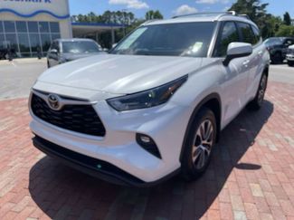 Used 2024 Toyota Highlander XLE AWD/4WD video 1