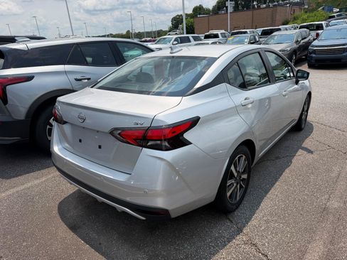 Used 2023 Nissan Versa SV FWD image 3