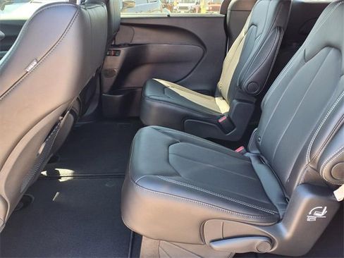 New 2026 Chrysler Voyager LX image 9
