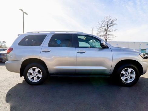 Used 2018 Toyota Sequoia SR5 image 15
