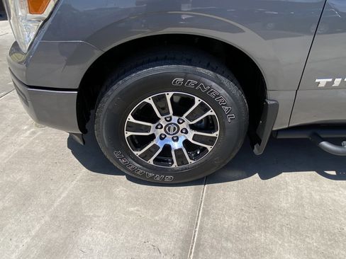 Used 2021 Nissan Titan SV w/ Accessory Utility Package image 9