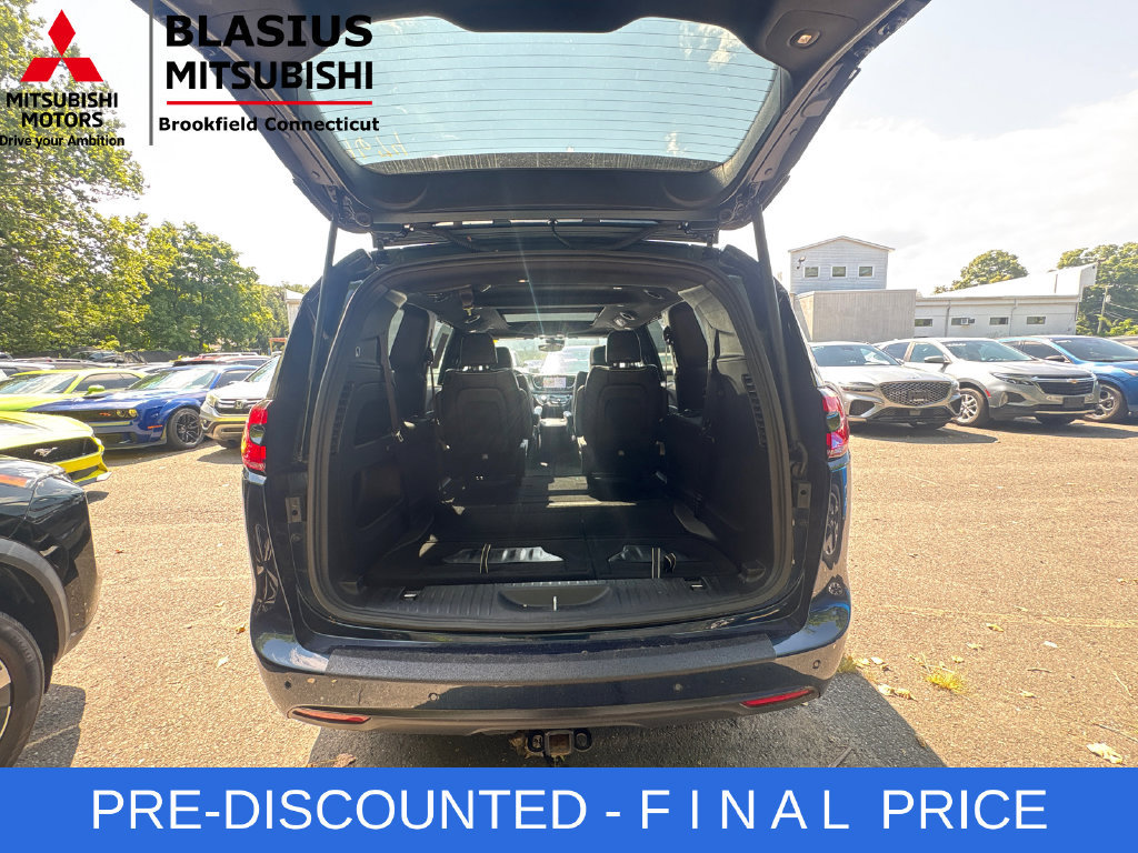 Used 2023 Chrysler Pacifica Limited w/ S Appearance Package FWD image 34