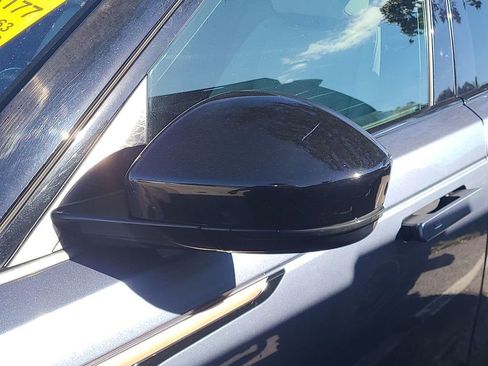 Used 2019 Land Rover Range Rover Velar R-Dynamic SE image 11